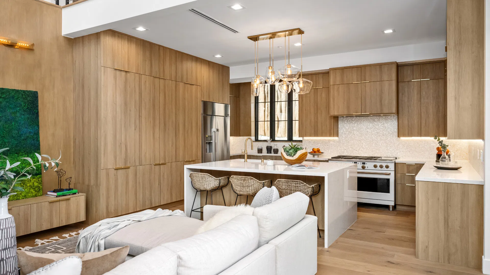 Roble Golden Main Kitchen - Los Angeles P1