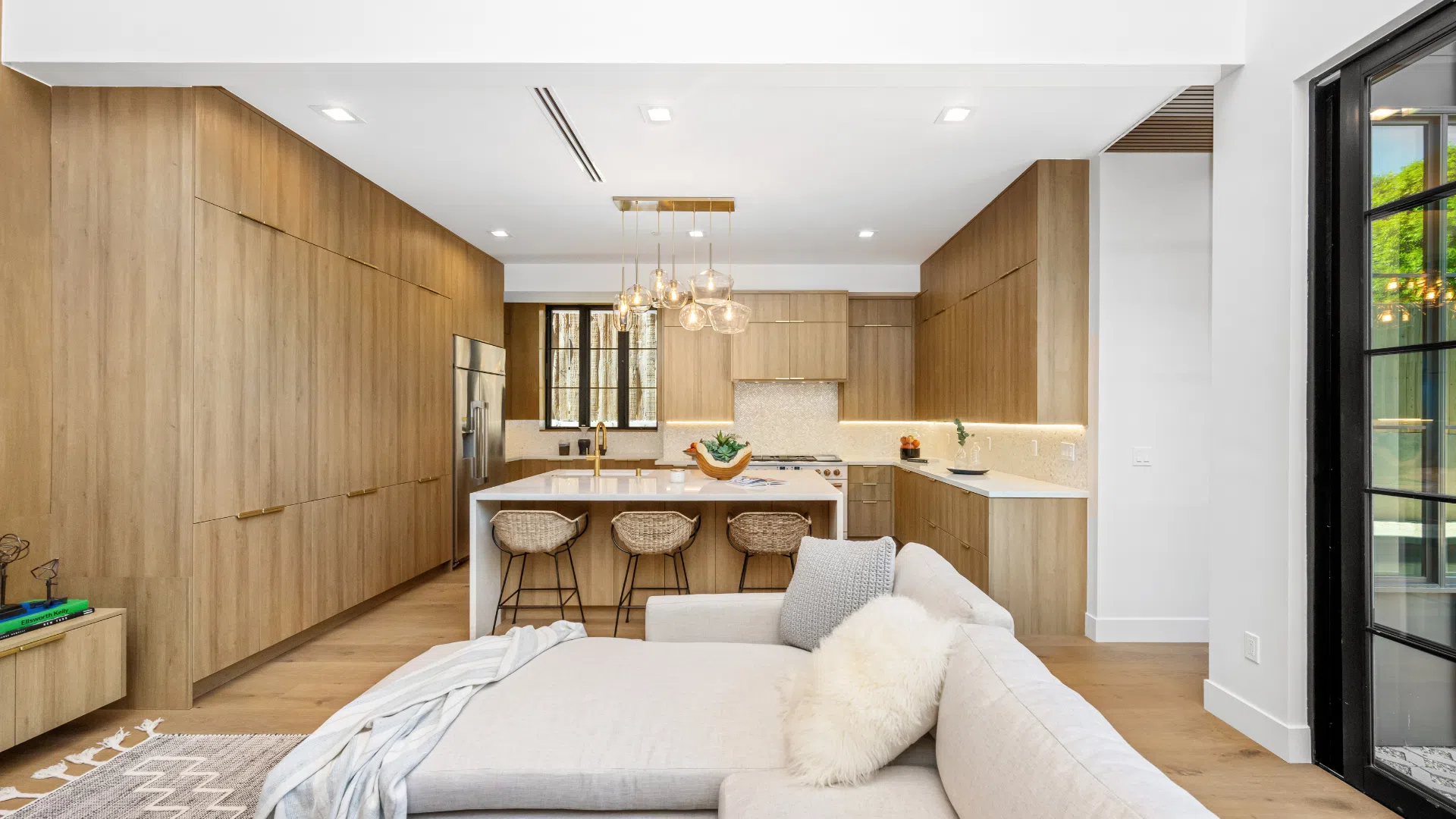 Roble Golden Main Kitchen - Los Angeles P4