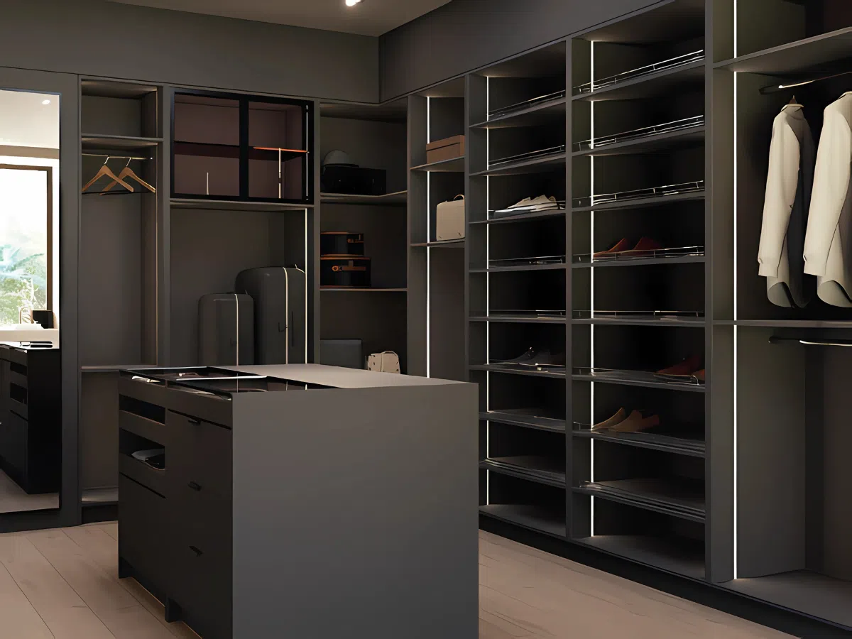 CUSTOM CLOSET